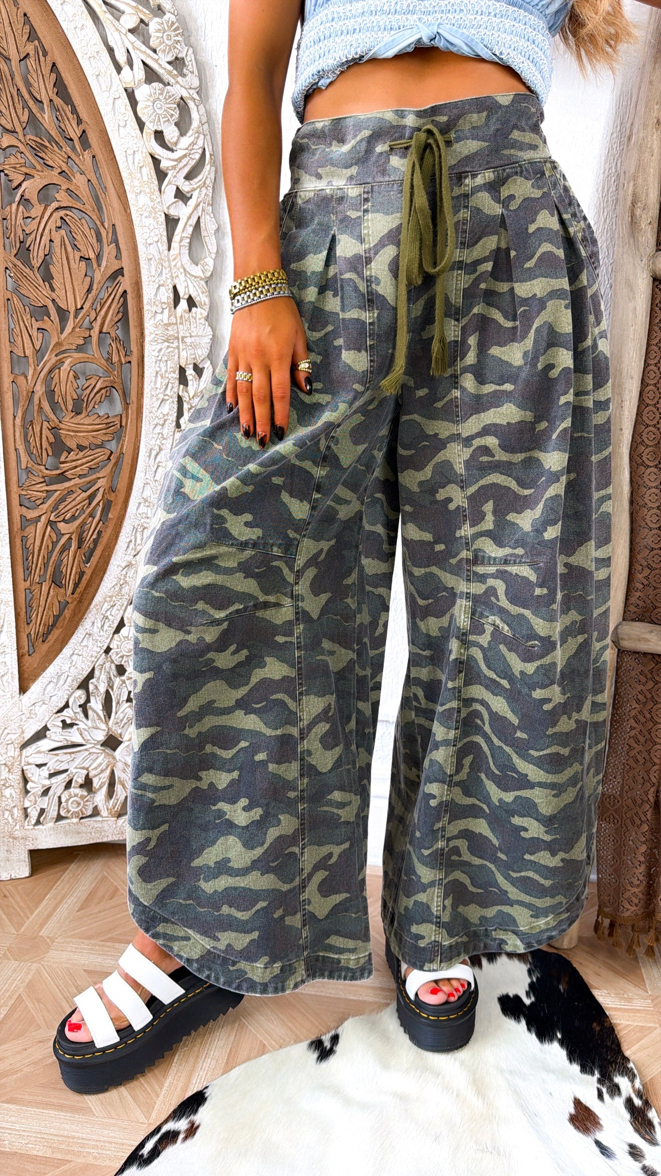 Run It Ruched Bottom Wide Leg Camo Pant