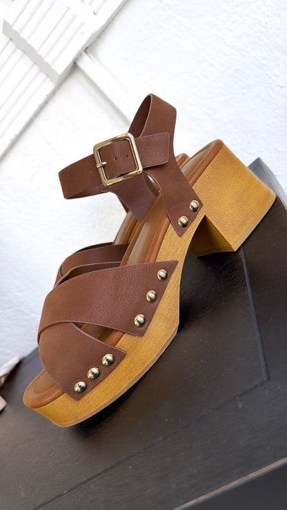 The Classic Stud Heel, Cognac
