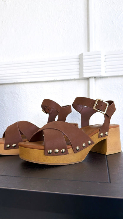 The Classic Stud Heel, Cognac