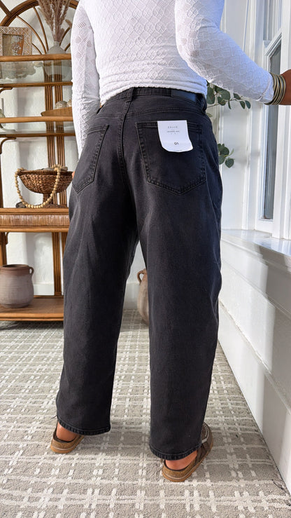 Urban Edge Barrel Jeans, Black Denim