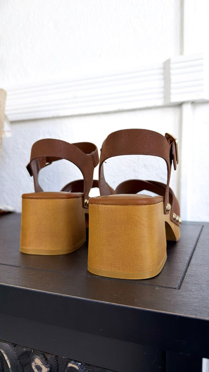 The Classic Stud Heel, Cognac
