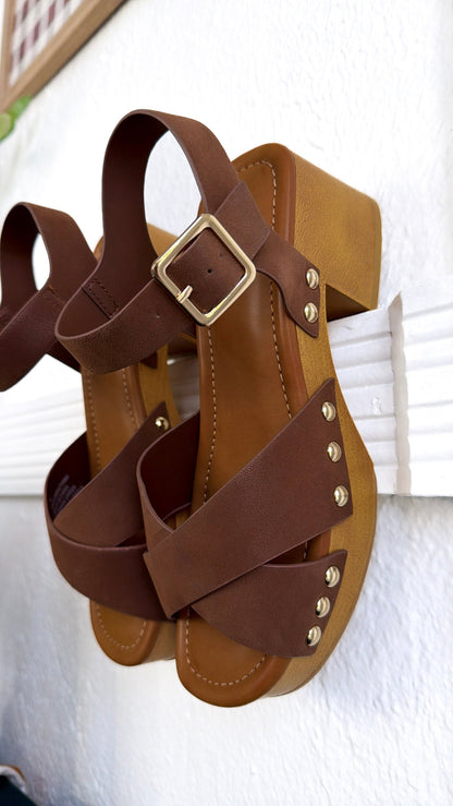 The Classic Stud Heel, Cognac