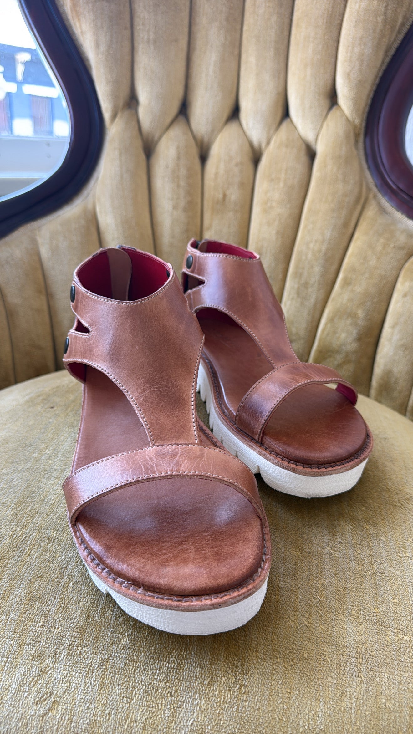 Soni ii, Tan Rustic