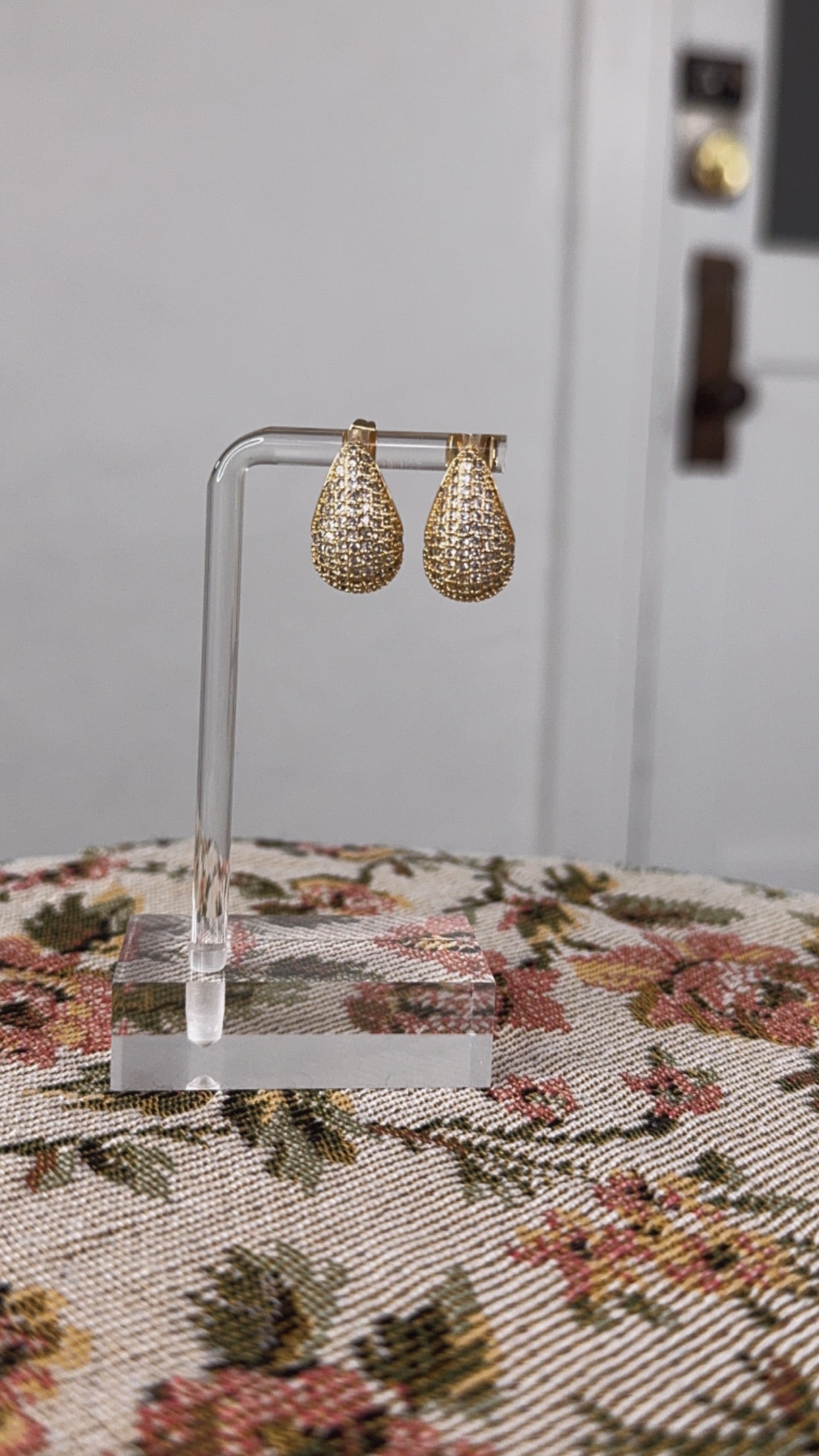 Treasure Jewels: Teardrop Glam Gold