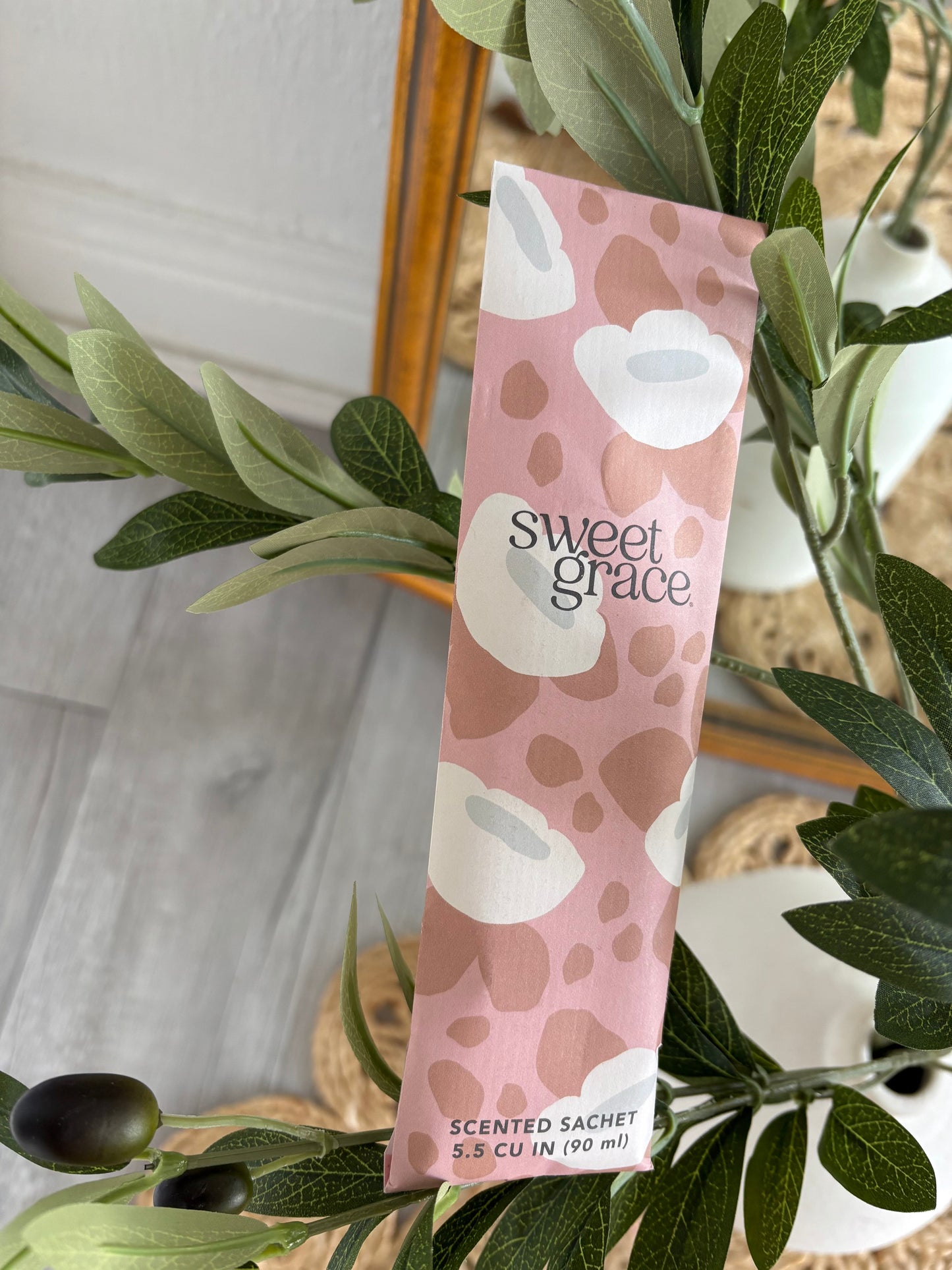 Sweet Grace Modern Flower Slim Sachet